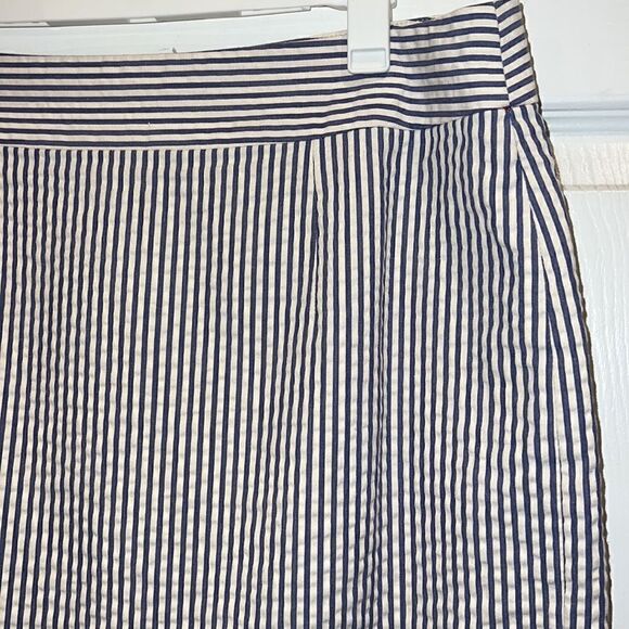 Banana Republic women’s size 6 seersucker blue & white lined knee length skirt - Picture 3 of 12